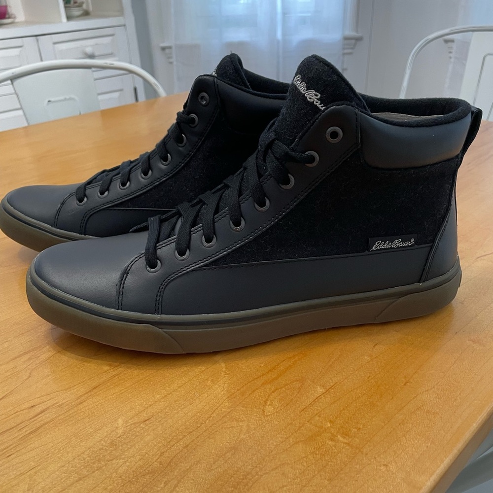 new Eddie Bauer Storm Sneaker MENS 12 never worn